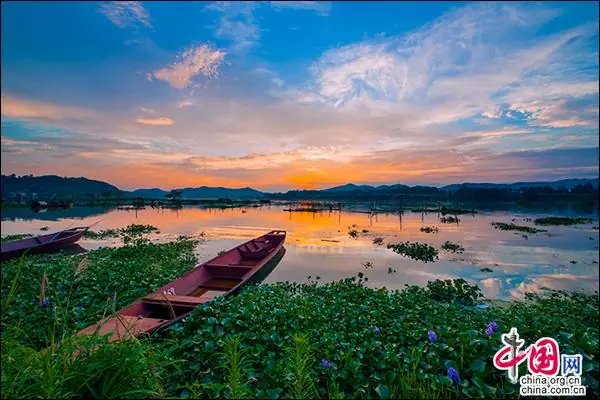 Shaoyang County (邵阳县) — representative view · 邵阳县湖畔日落