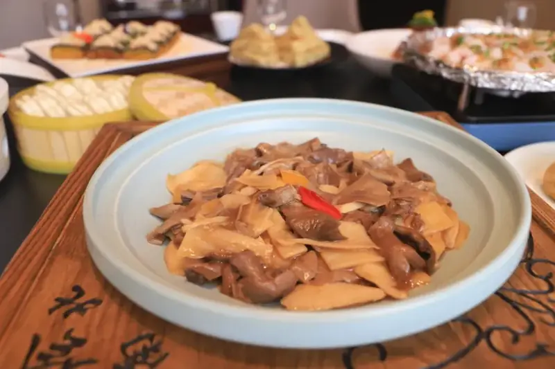 Braised Southern and Northern Delicacies (烩南北) — dish photograph