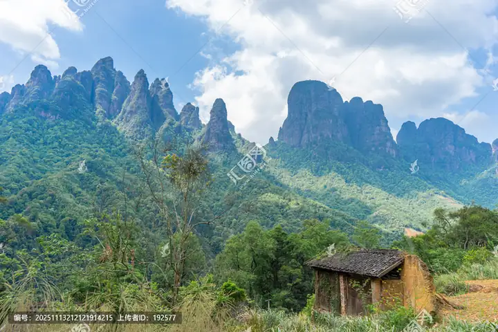 Shengtang Mountain (圣堂山)