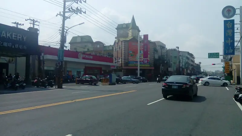 Daliao District (大寮區) — representative view · 高雄大寮区的商业街道