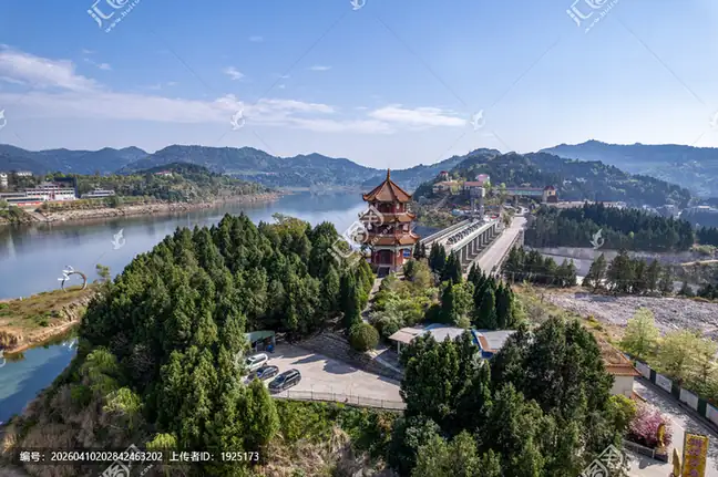 Shengzhong Lake (升钟湖)