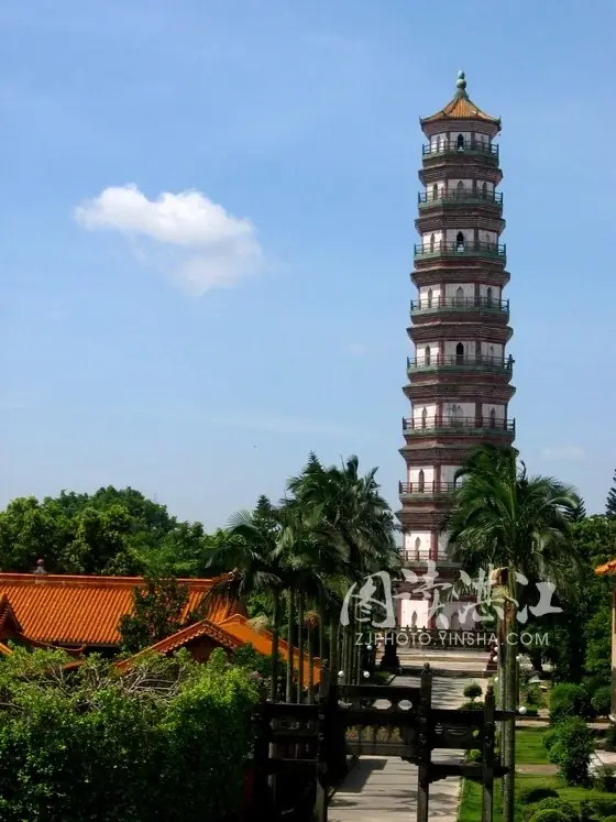 Leizhou Ancient City and Sanyuan Pagoda (雷州古城与三元塔)