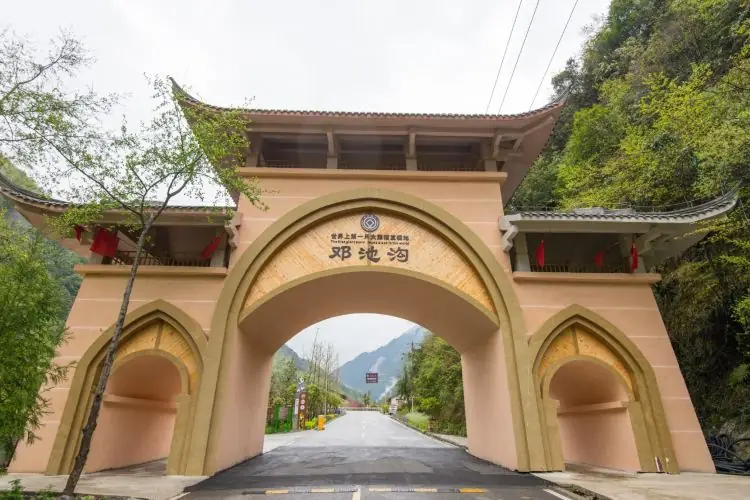 Fengtongzhai Dengchigou Village (蜂桶寨邓池沟)