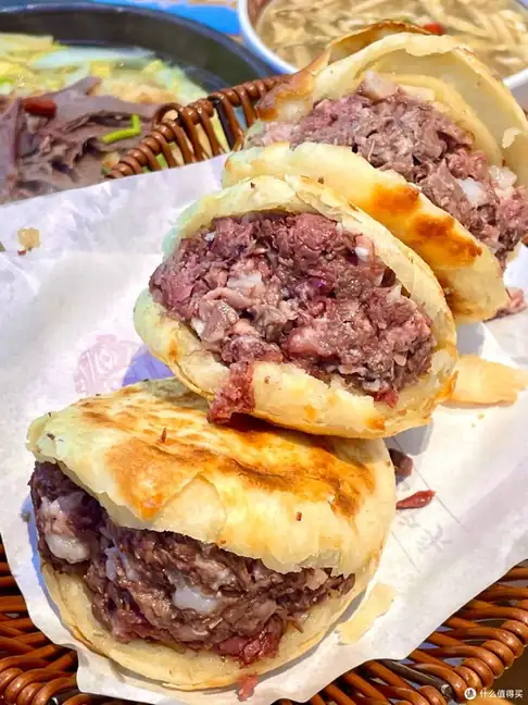 Pork-Filled Baked Buns (肉夹火烧) — dish photograph