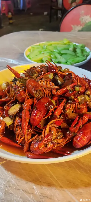 Qianjiang Braised Crayfish (潜江油焖大虾) — dish photograph