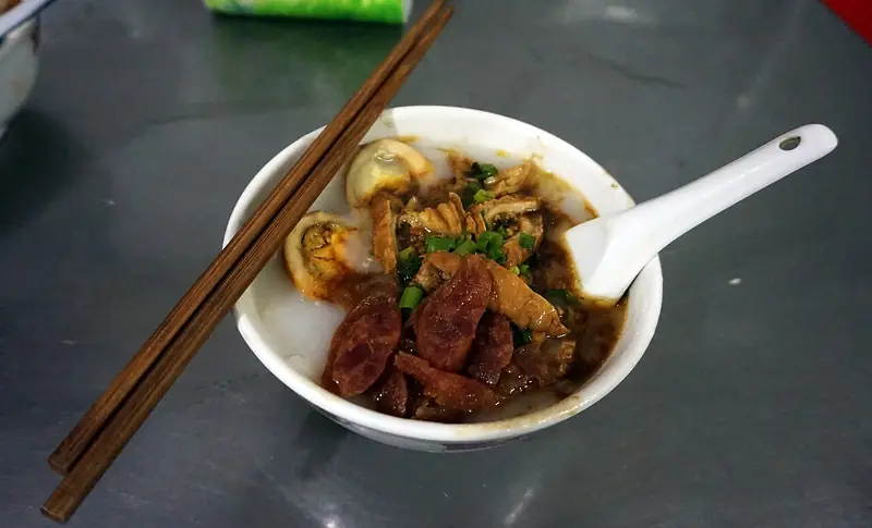 Rice Sheets in Rice Gravy (粿汁) — dish photograph