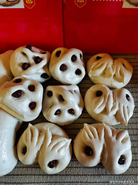 Wanggezhuang Big Steamed Buns (王哥庄大馒头) — dish photograph