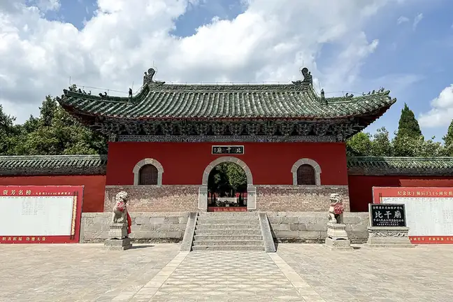 Weihui (卫辉市) — representative view · 卫辉比干庙