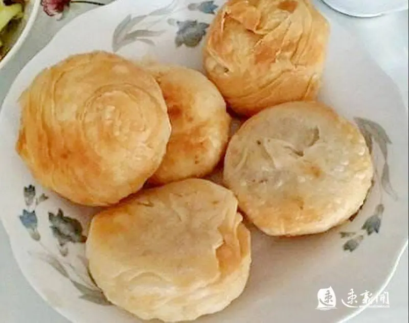 Cartwheel Fried Pastry (车轮饼) — dish photograph