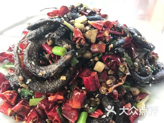 Yicheng Coiled Whole Eels (宜城盘鳝) — dish photograph