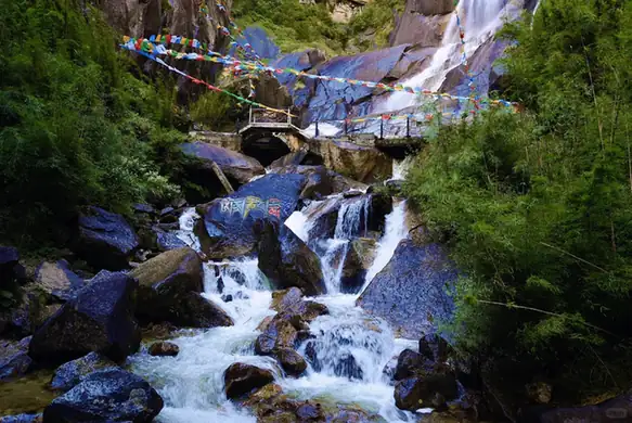 Kading Valley Wishing Pond (卡定沟许愿池)