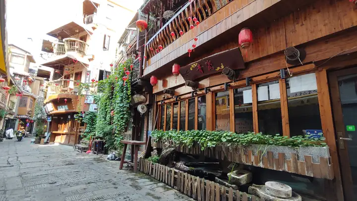 Taiping Street and Pozi Street (太平街与坡子街)