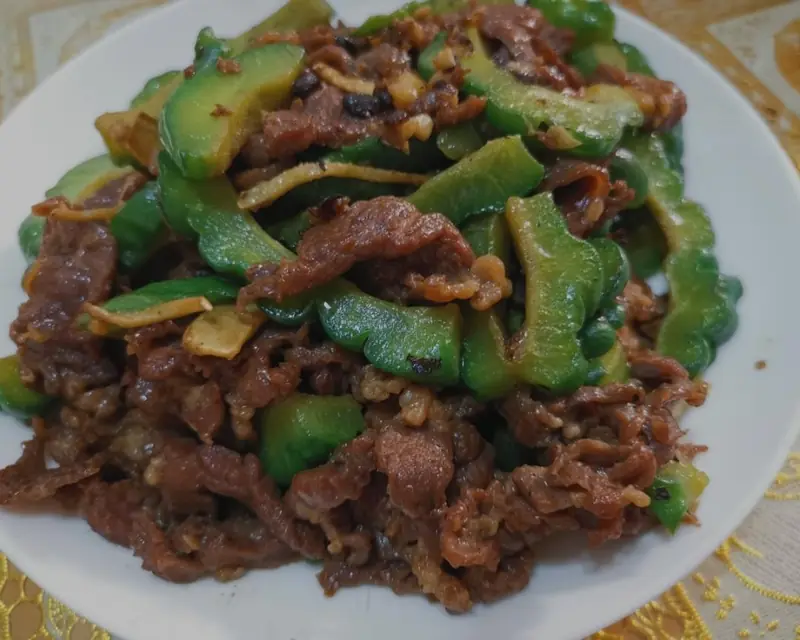 Duruan Stir-Fried Beef with Bitter Melon (杜阮凉瓜炒牛肉) — dish photograph