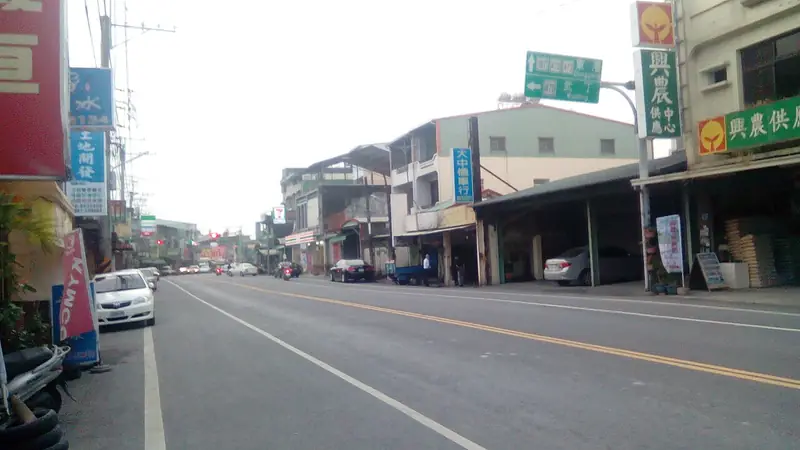 Kanding Township (崁頂鄉) — representative view · 乡镇商店街与道路