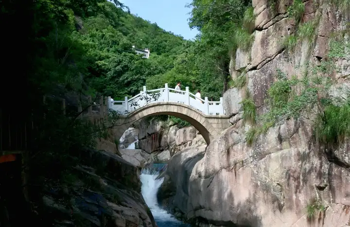 Zhangshan Grand Canyon (鄣山大峡谷)
