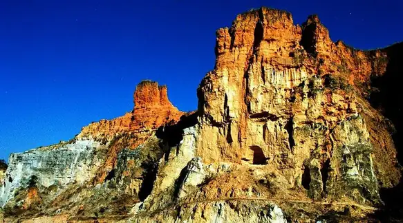 Luliang Colourful Sand Forest (陆良彩色沙林)