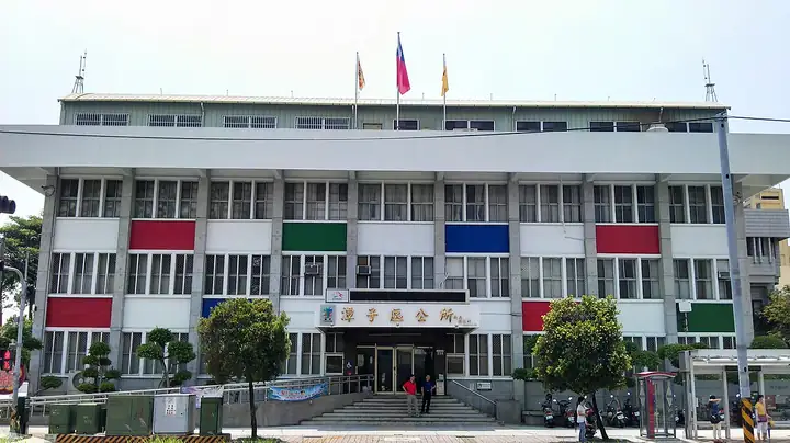 Tanzi District (潭子區) — representative view · 潭子区公所办公建筑