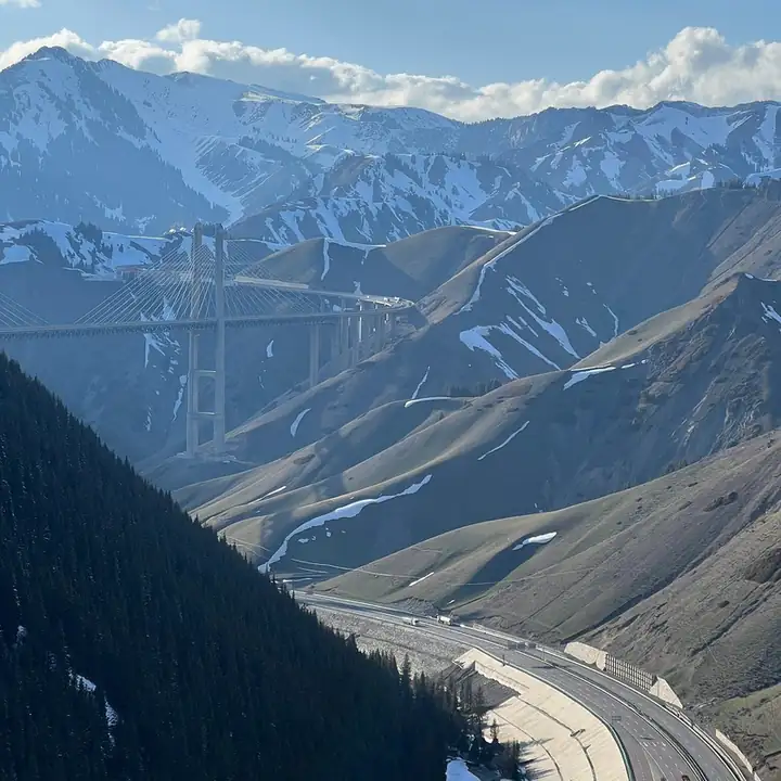 Guozigou Valley Official Viewpoint (果子沟正规观景点)
