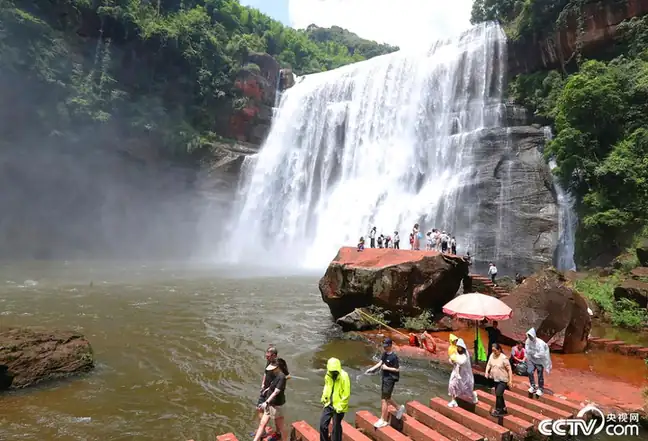 Chishui Great Waterfall (赤水大瀑布)