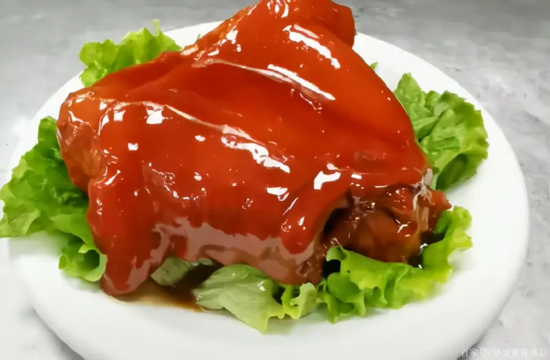 Slow-Simmered Pork Hock (煨肘子) — dish photograph