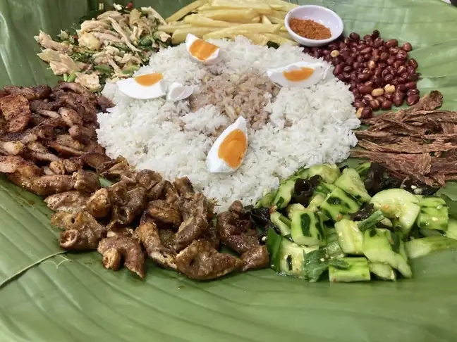 Dai-Style Rice Eaten by Hand (傣味手抓饭) — dish photograph