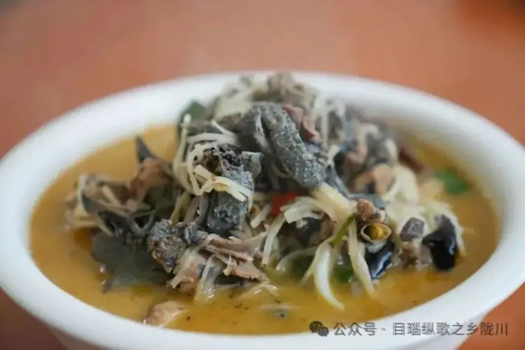 Chicken Boiled with Sour Bamboo Shoots (酸笋煮鸡) — dish photograph
