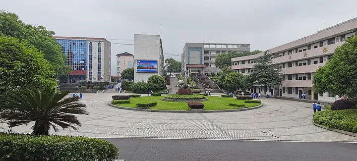 Miluo (汨罗市) — representative view · 汨罗市职业中专校园