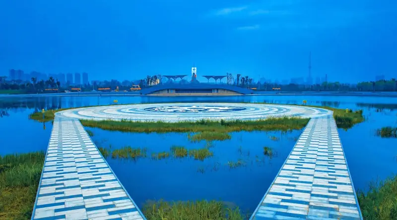 Ziyue Lake Park (紫月湖公园)