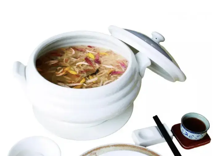 Chrysanthemum Three-Snake Thick Soup (传统菊花三蛇羹) — dish photograph