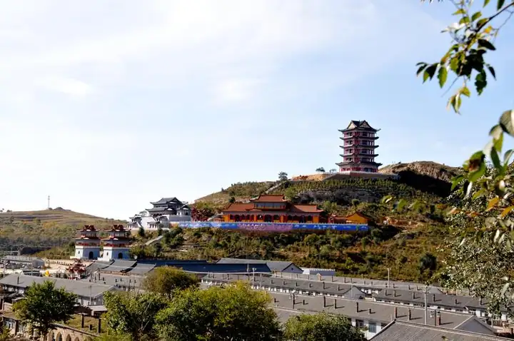 Pinglu District (平鲁区) — representative view · 平鲁区山坡塔楼