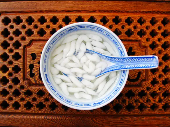 Shrimp-Shaped Rice Jelly Dessert (凉虾) — dish photograph