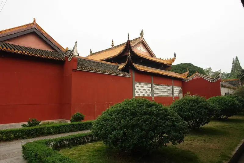 Anhua County (安化县) — representative view · 孔庙红墙建筑
