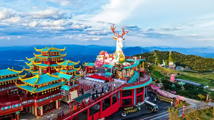 Yunshang Grassland (云上草原)