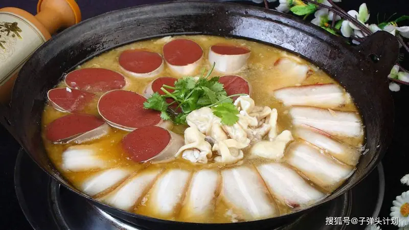 Boiled Pork with Blood Sausage (白肉血肠) — dish photograph