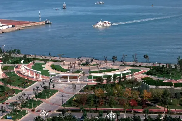 Weihai Gate of Happiness Waterfront (威海幸福门海岸)