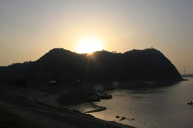 Xisaishan District (西塞山区) — representative view · 西塞山日出
