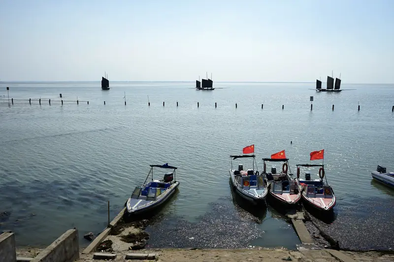 Gaoyou Lake Waterfront (高邮湖开放湖岸)