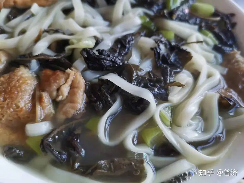 Sesame Leaf Noodles (芝麻叶面条) — dish photograph
