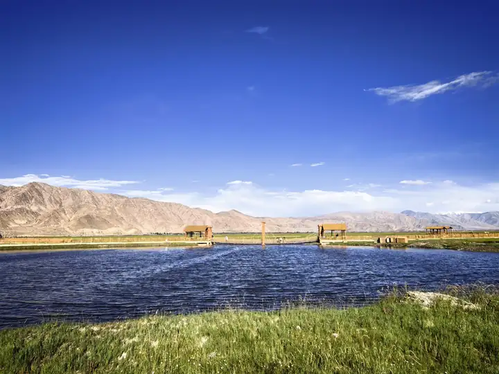 Pamir Stone City and Golden Grassland (帕米尔旅游区石头城与金草滩)