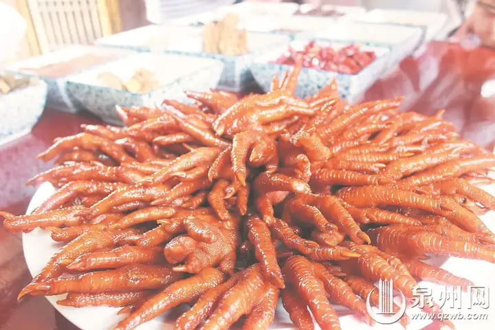 Honglai Braised Chicken Feet (洪濑鸡爪) — dish photograph