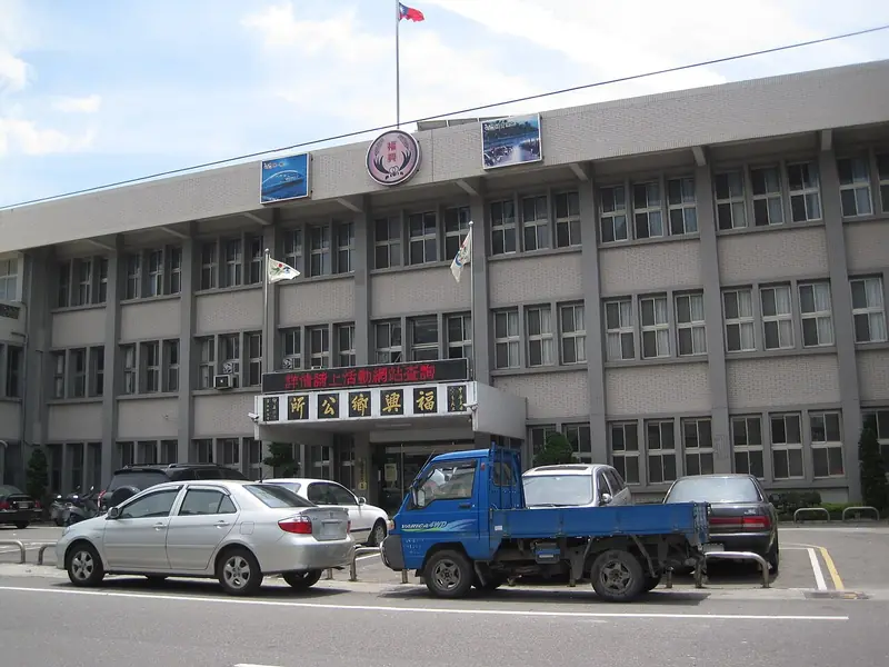Fuxing Township (福興鄉) — representative view · 福兴乡公所办公建筑与门前道路