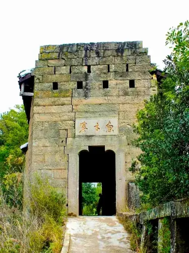 Yumuzhai Village (鱼木寨)