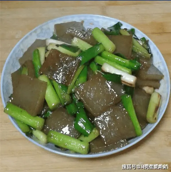 Yuzhou Menzi Starch Loaf (禹州焖子) — dish photograph