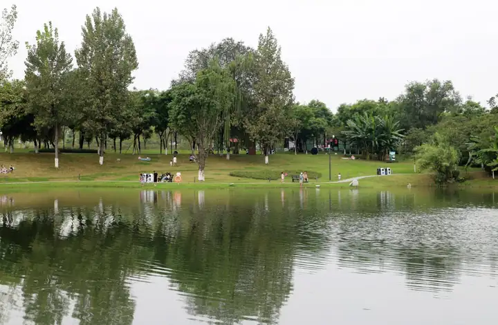 Beihu Ecological Park (北湖生态公园)