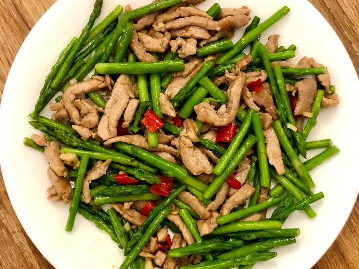 Stir-Fried Meat with Reed Shoots (芦苇笋炒肉) — dish photograph