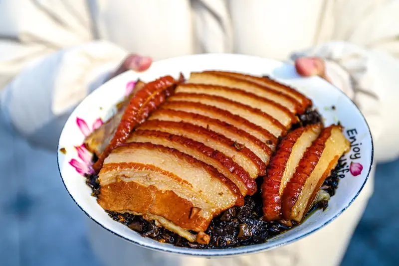 Dazu Steamed Pork Belly with Preserved Greens (大足冬菜扣肉) — dish photograph