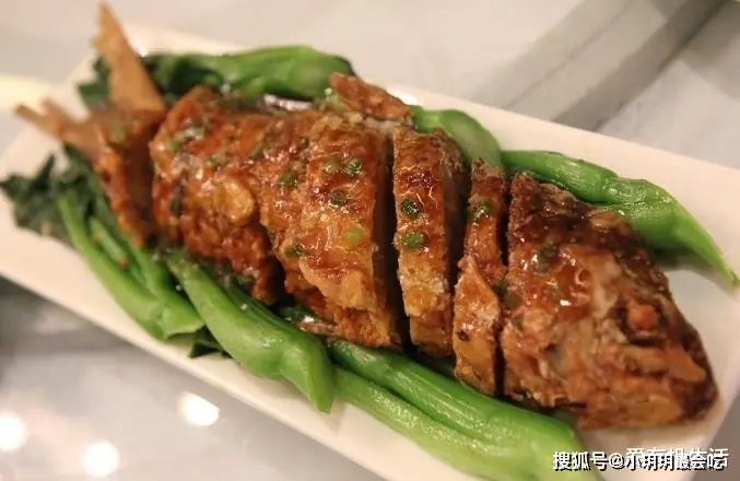 Pan-Fried Stuffed Mud Carp (煎酿鲮鱼) — dish photograph