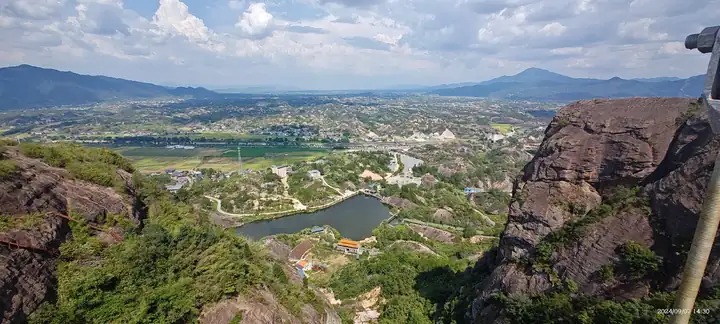 Shiniuzhai Scenic Area (石牛寨)