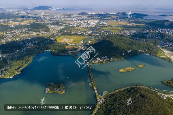Nanbei Lake (南北湖)