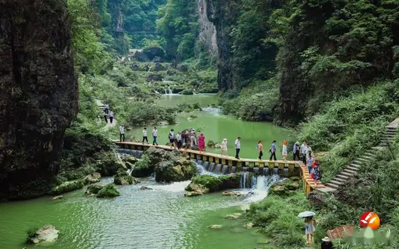 Huayuan County (花垣县) — representative view · 花垣县十八洞景区溪流步桥